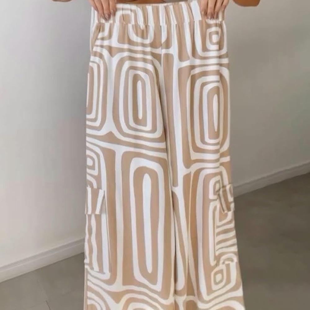 Stylish Tan and White Geometric Women's Pants - Picture 3 of 3